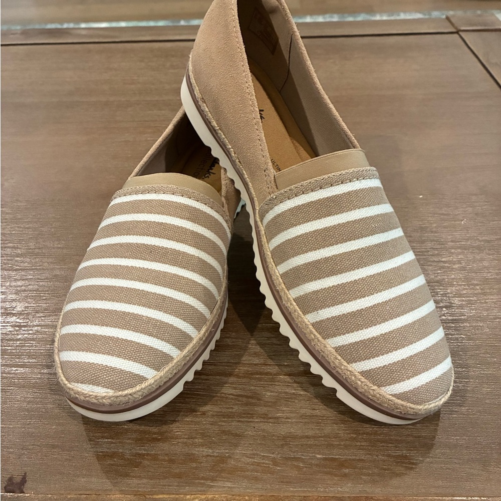 NWT Clarks Tan and White striped Flats Nautical style
